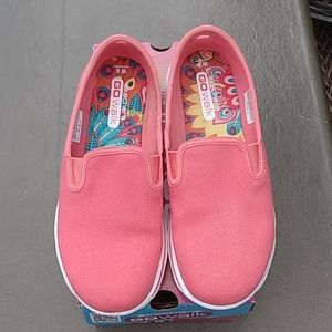Skechers go walk